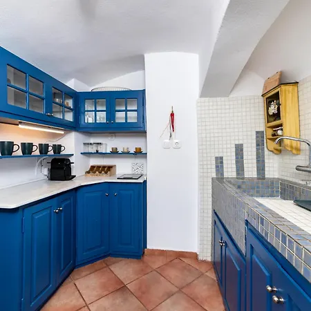 Blue Vine Mountain Sea View Private Yard Holiday home Kamari (Santorini)