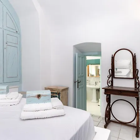 Blue Vine Mountain Sea View Private Yard Holiday home Kamari (Santorini)